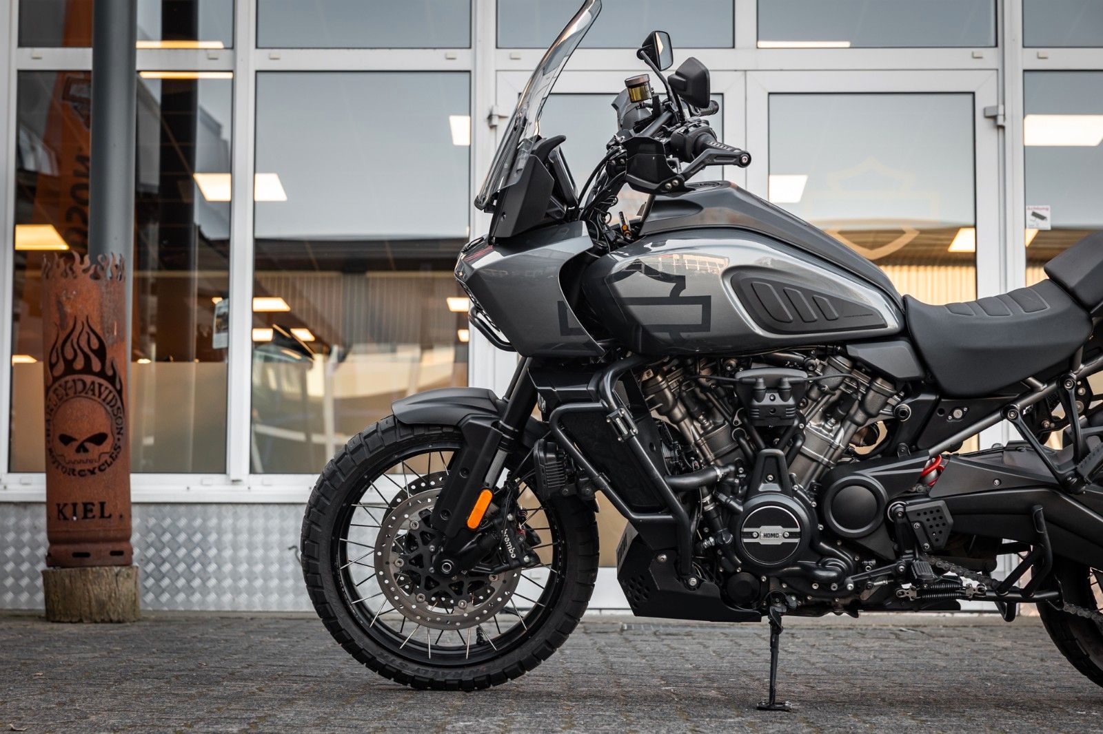 Fahrzeugabbildung Harley-Davidson RA1250S Pan America Special - JEKILL & HYDE -