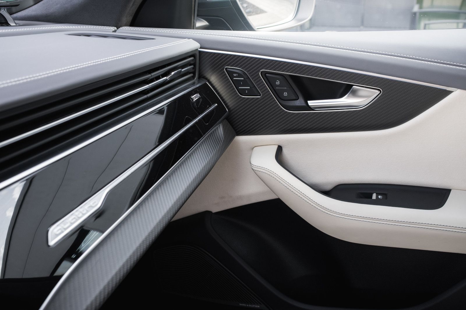 Fahrzeugabbildung Audi RSQ8 4.0 TFSI -Assistentz-Paket -Plus-Keramik-Br