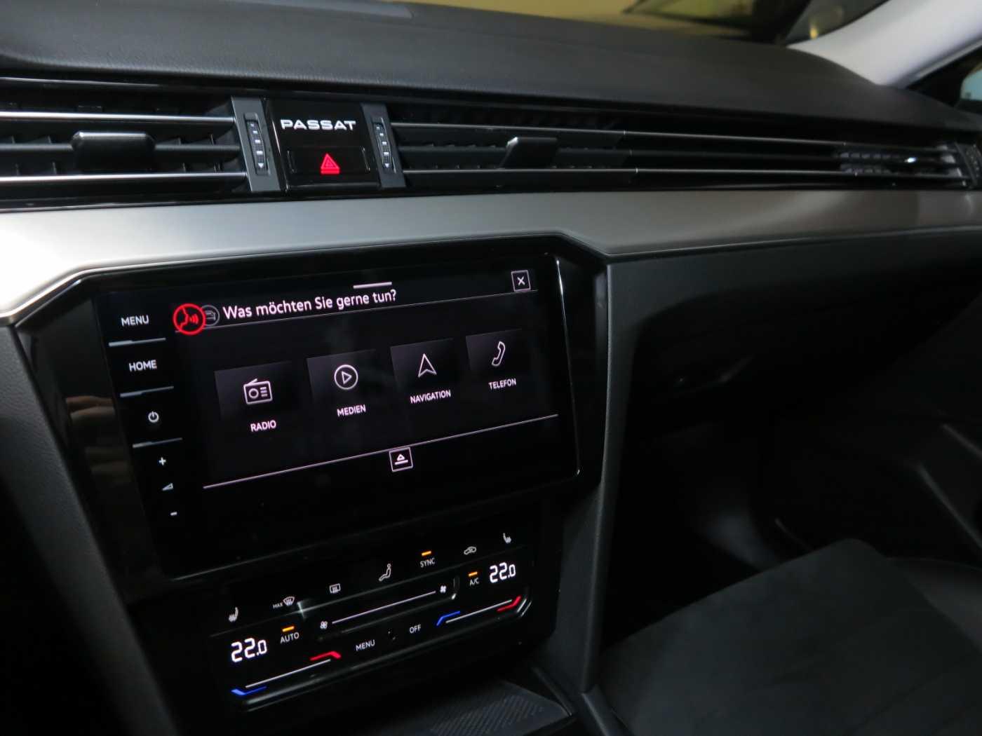 Volkswagen Passat Variant 2.0 TDI SCR DSG7 Elegance Navi