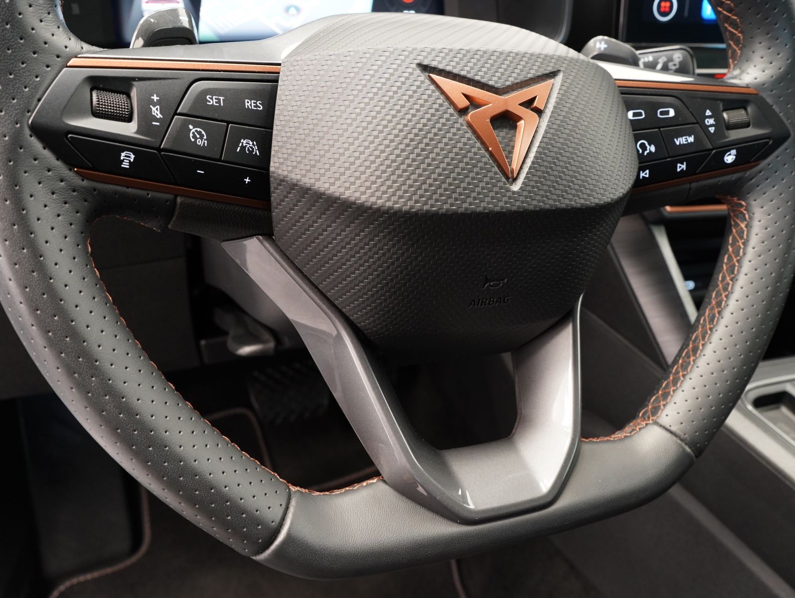 Fahrzeugabbildung CUPRA Formentor 1.5 TSI DSG LED/ACC/CARPLAY/KAMERA/19"