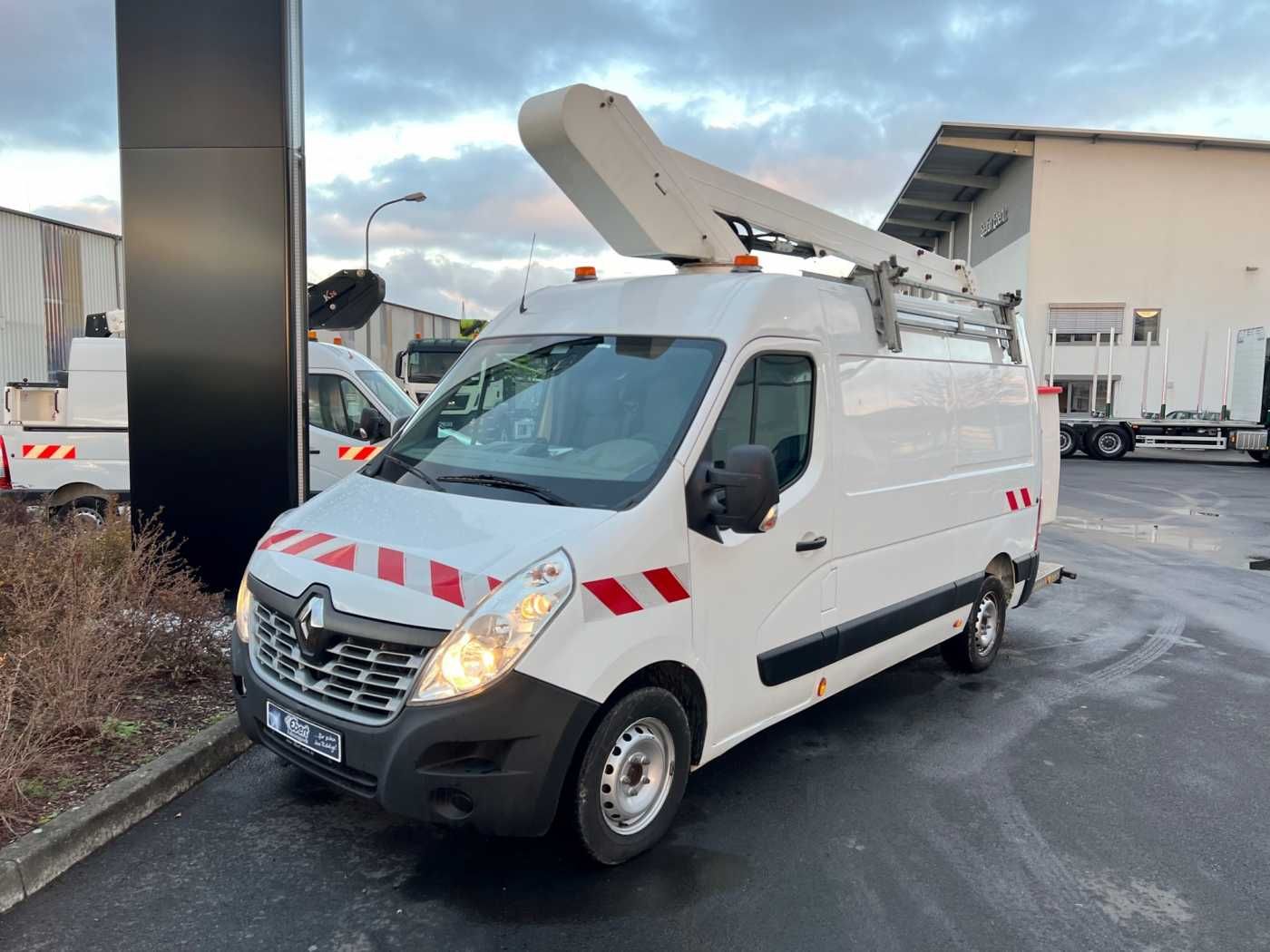 Fahrzeugabbildung Renault Master 2.3 dCi / France Elevateur 121FT, 12m