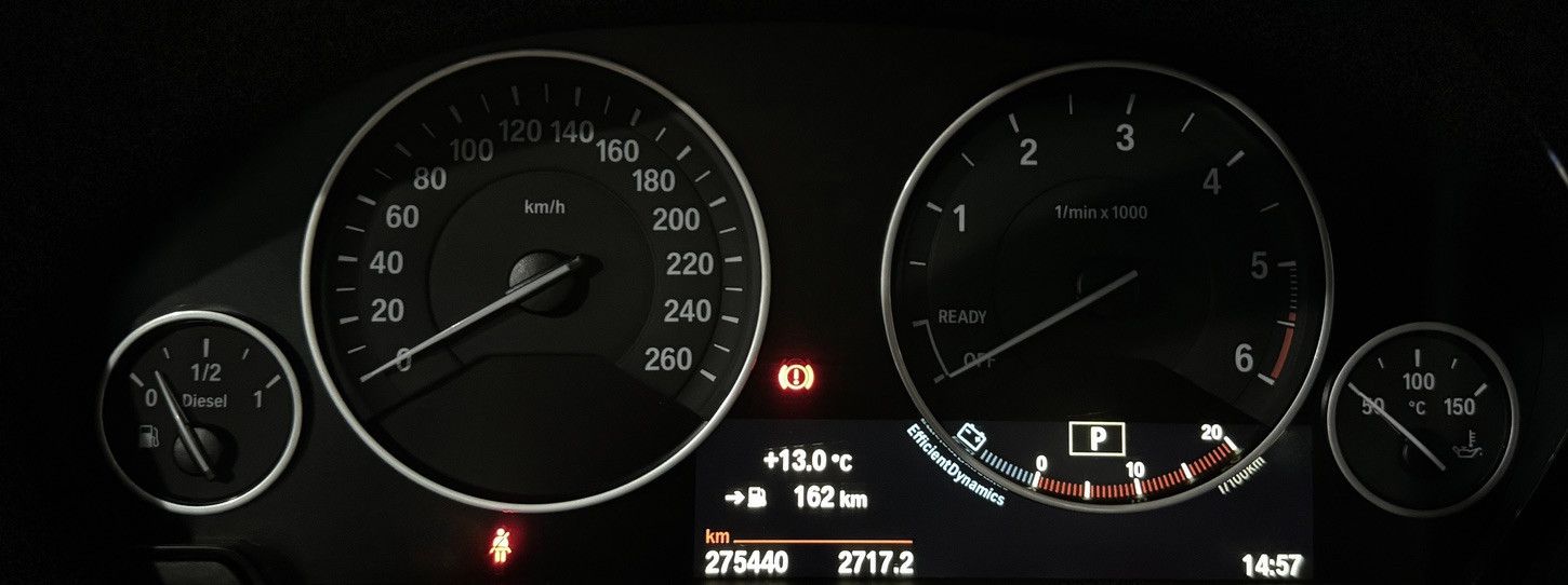 Fahrzeugabbildung BMW 330d  xD HUD PDC Xenon AHK Stop&Go Navi