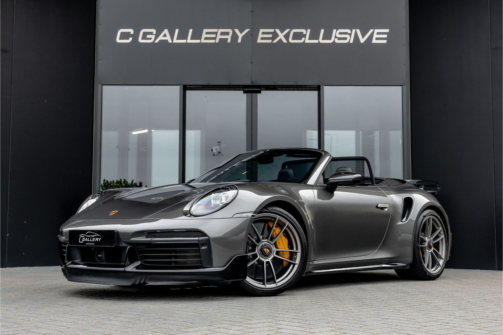 Porsche 992 Cabrio 3.8 Turbo S - Akrapovic | Sport Chron imagem 3