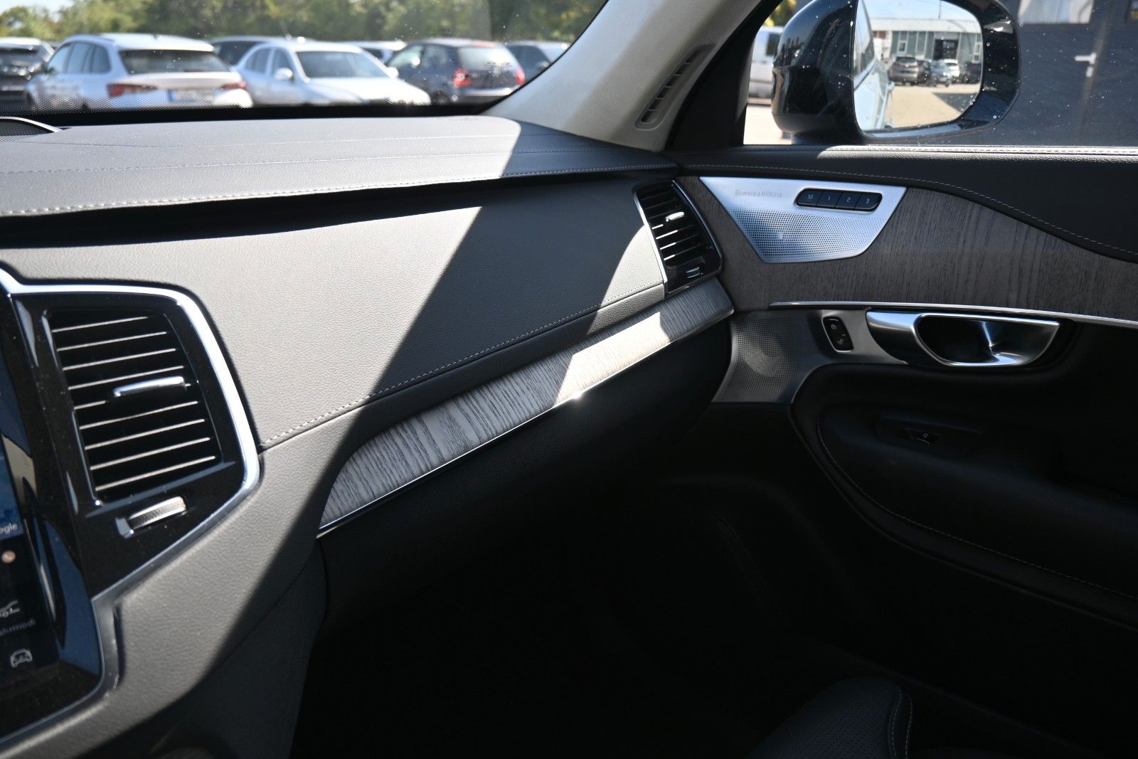 Fahrzeugabbildung Volvo XC90 B5 D AWD Ultimate Dark*STDHZG*360°*LUFT*AHK