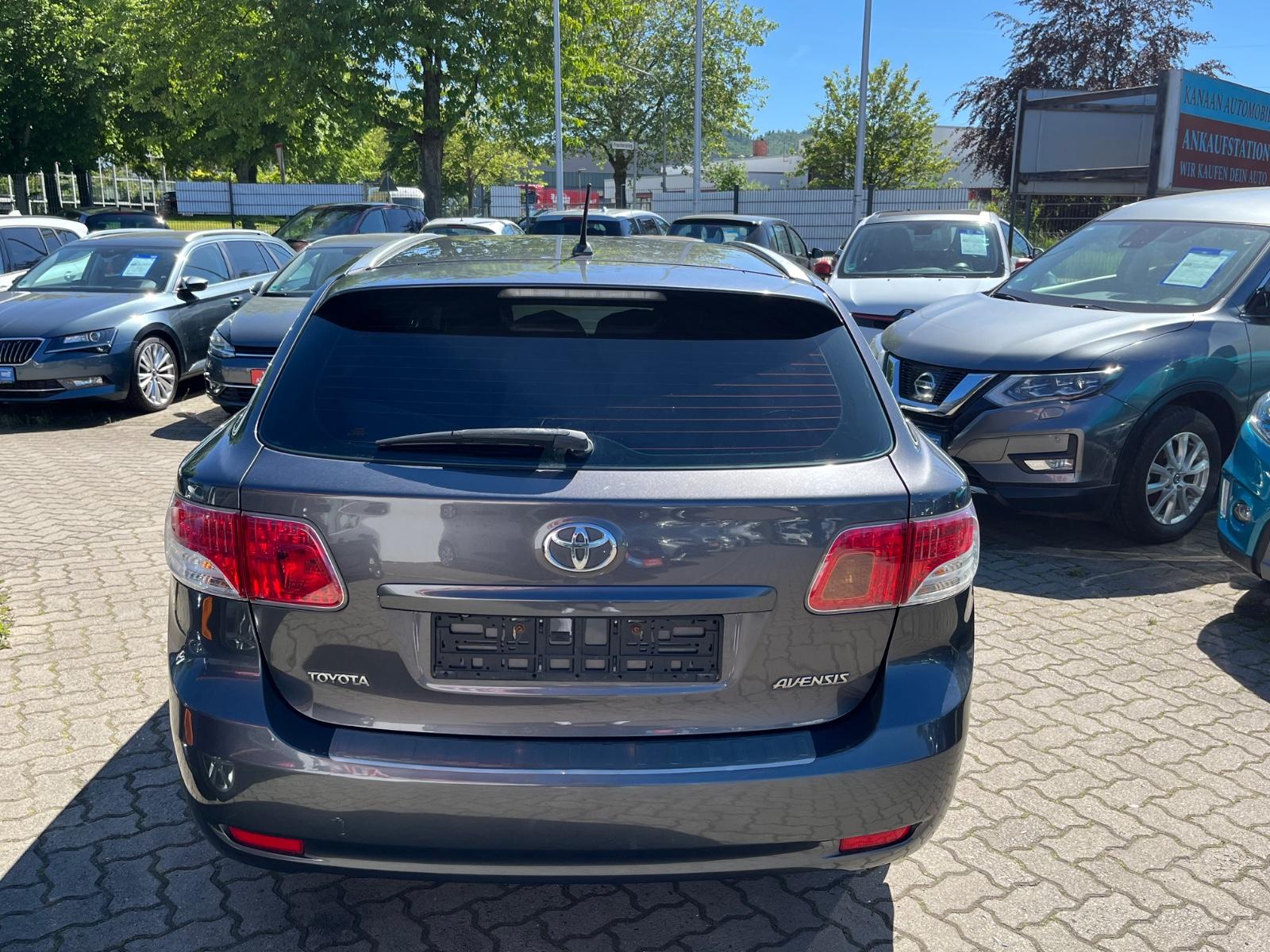 Toyota Avensis 2011 — photo 14