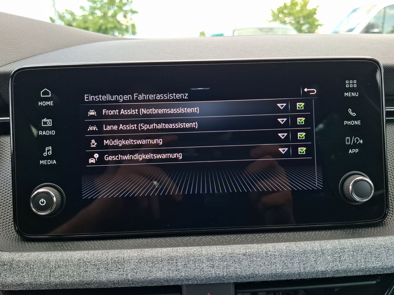 Fahrzeugabbildung SKODA Scala TSI Selection Matrix APP SHZ GRA RFK DAB L