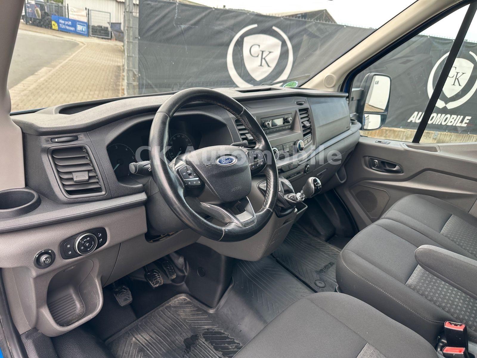 Fahrzeugabbildung Ford Transit Pritsche 350 L3 DoKa Trend/7 Sitze/AHK
