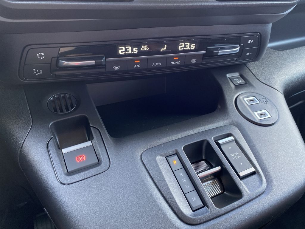 Fahrzeugabbildung Citroën Berlingo M Diesel 130 Automatik MAX XTR*ACC*Wint