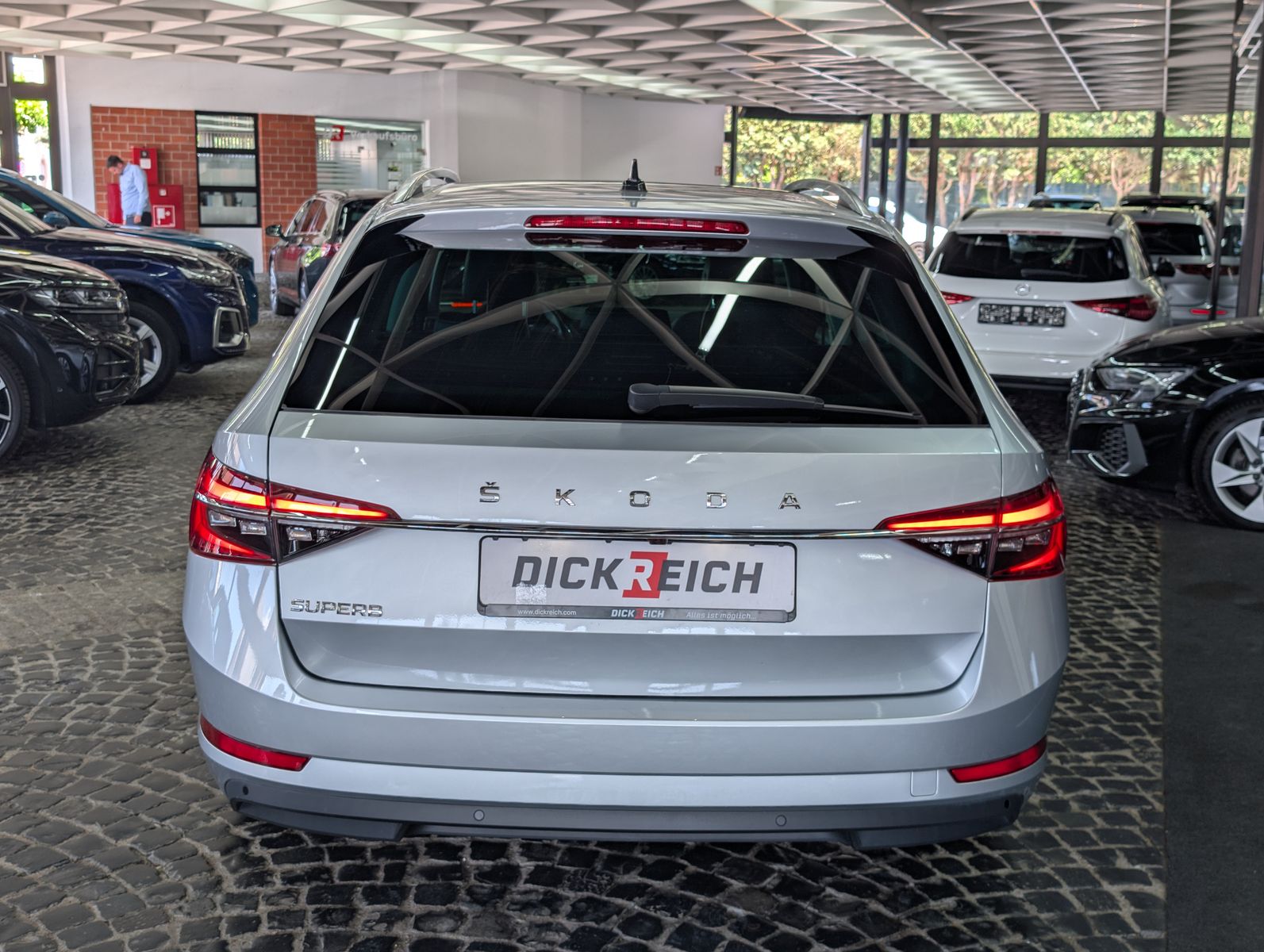 Fahrzeugabbildung SKODA Superb Premium 2.0 TDI PANO LEDER MASSAGE SOUND