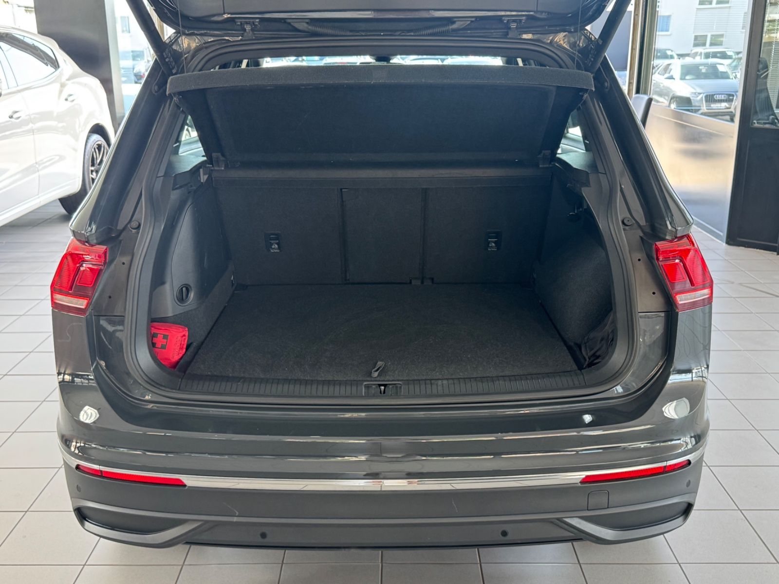 Fahrzeugabbildung Volkswagen Tiguan Active eHybrid/Navi/LED/AHK/HUD/360°Cam/