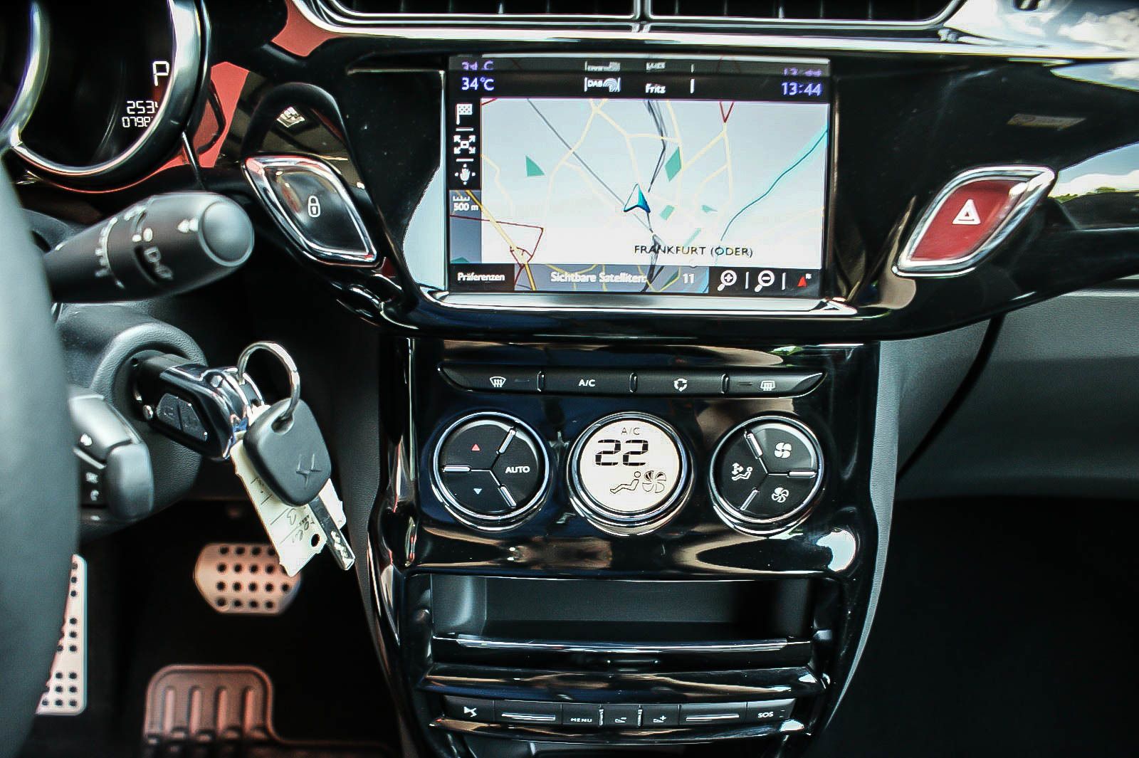 Fahrzeugabbildung Andere DS 3 SportChic Automatik LED VISION STYLE-PAKET