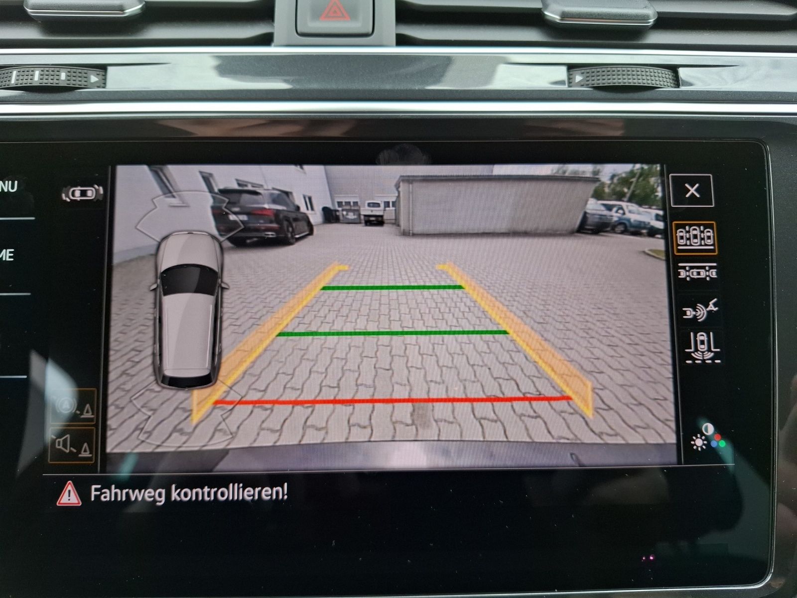 Fahrzeugabbildung Volkswagen Tiguan TSI R-Line 4M DSG Matrix AHK Navi Pano AI