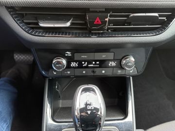 Fahrzeugabbildung SKODA Fabia 1.0 TSI DSG Selection Navi ACC LHZ SHZ uvm
