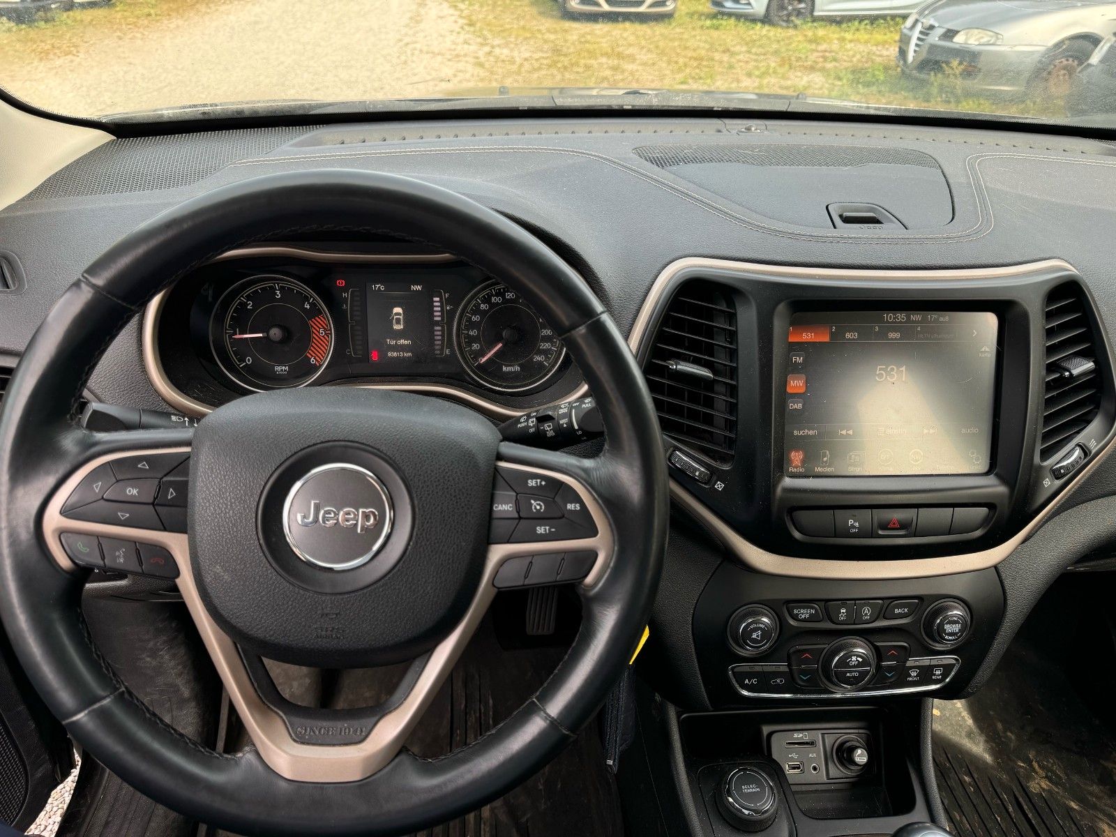 Fahrzeugabbildung Jeep JEEP CHEROKEE LONGITUDE 2.0L 4WD EXPORT GEWERBE