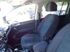 Fahrzeugabbildung Volkswagen Touran Highline BMT/Start-Stopp DSG **LED / NAVI