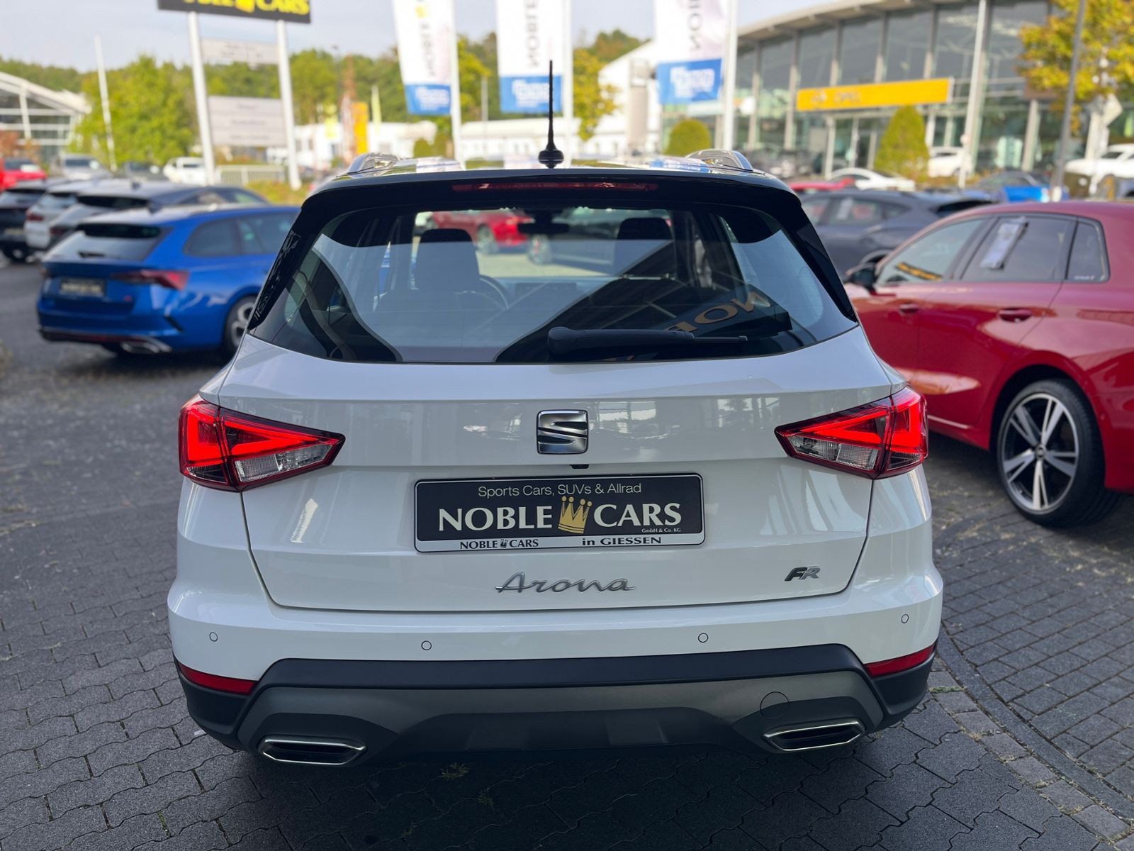 Fahrzeugabbildung SEAT ARONA  1.5 TSI DSG FR ACC LED NAV RFK SHZ 17"