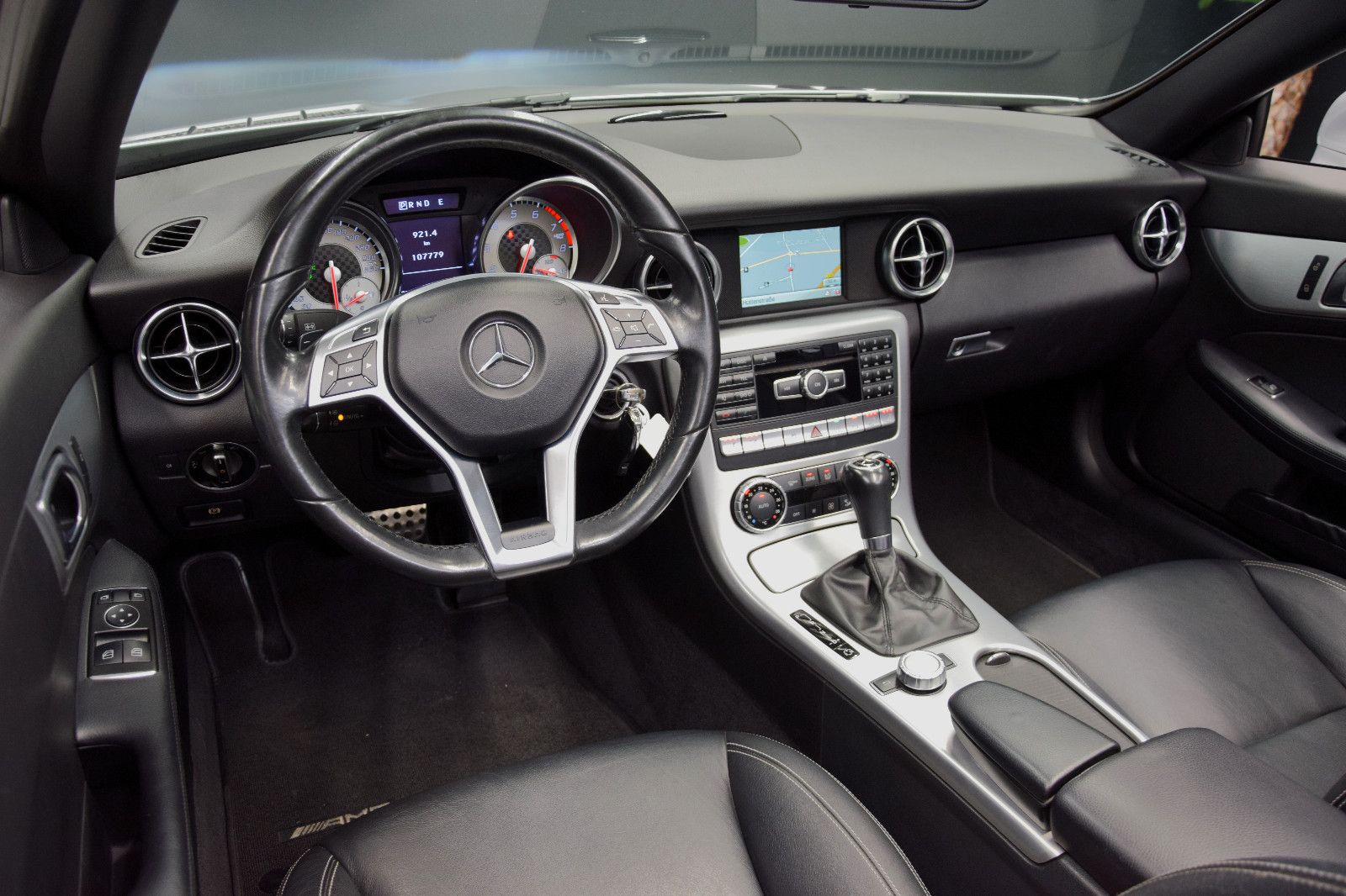 Fahrzeugabbildung Mercedes-Benz SLK 200 AMG Autom Xenon Pano Navi Leder Ambi PDC