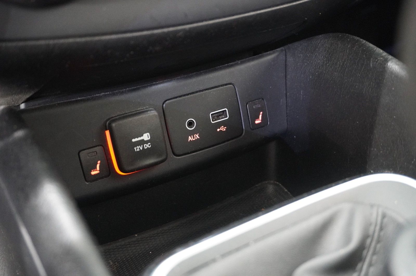 Fahrzeugabbildung Fiat Tipo 1.6D LIM. LOUNGE NAVI/LED/KAMERA/SHZ/TEMP.