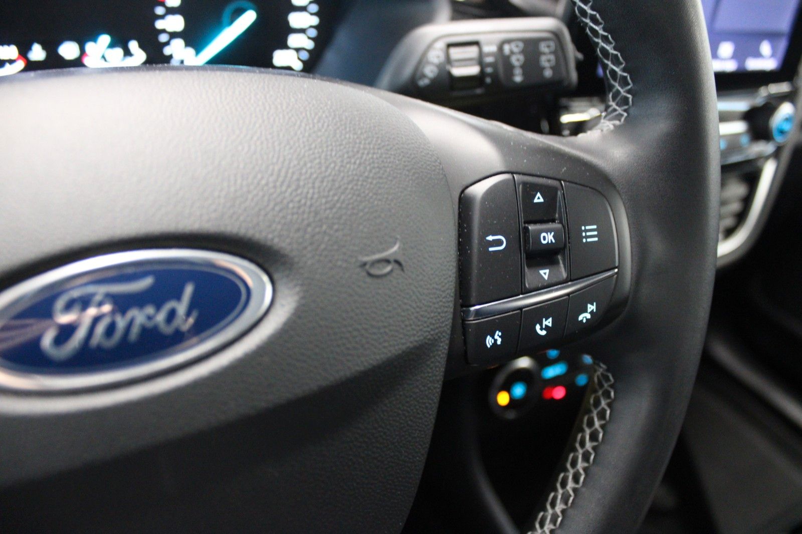 Fahrzeugabbildung Ford Fiesta Trend KLIMA LED WinterPaket PDC 1.Hand