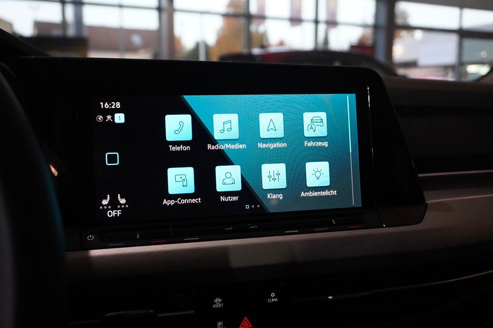 Fahrzeugabbildung Volkswagen Golf VIII Lim. 2.0 TDI LIFE DSG NAVI/LED/KAMERA