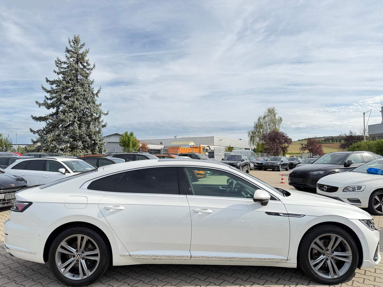 Volkswagen Arteon Lim R-Line IQ.Drive Navi AHK HUD Pano Par foto 5