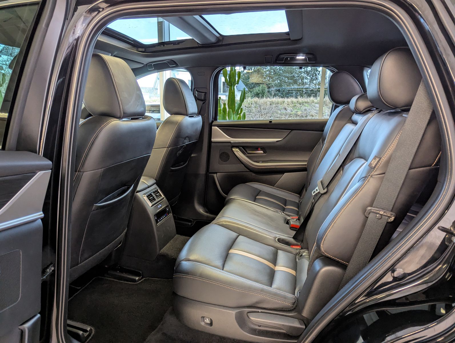 Fahrzeugabbildung Mazda CX-80 3.3L E-SKYACTIV D 254 HOMURA+ 7-Sitze Pano