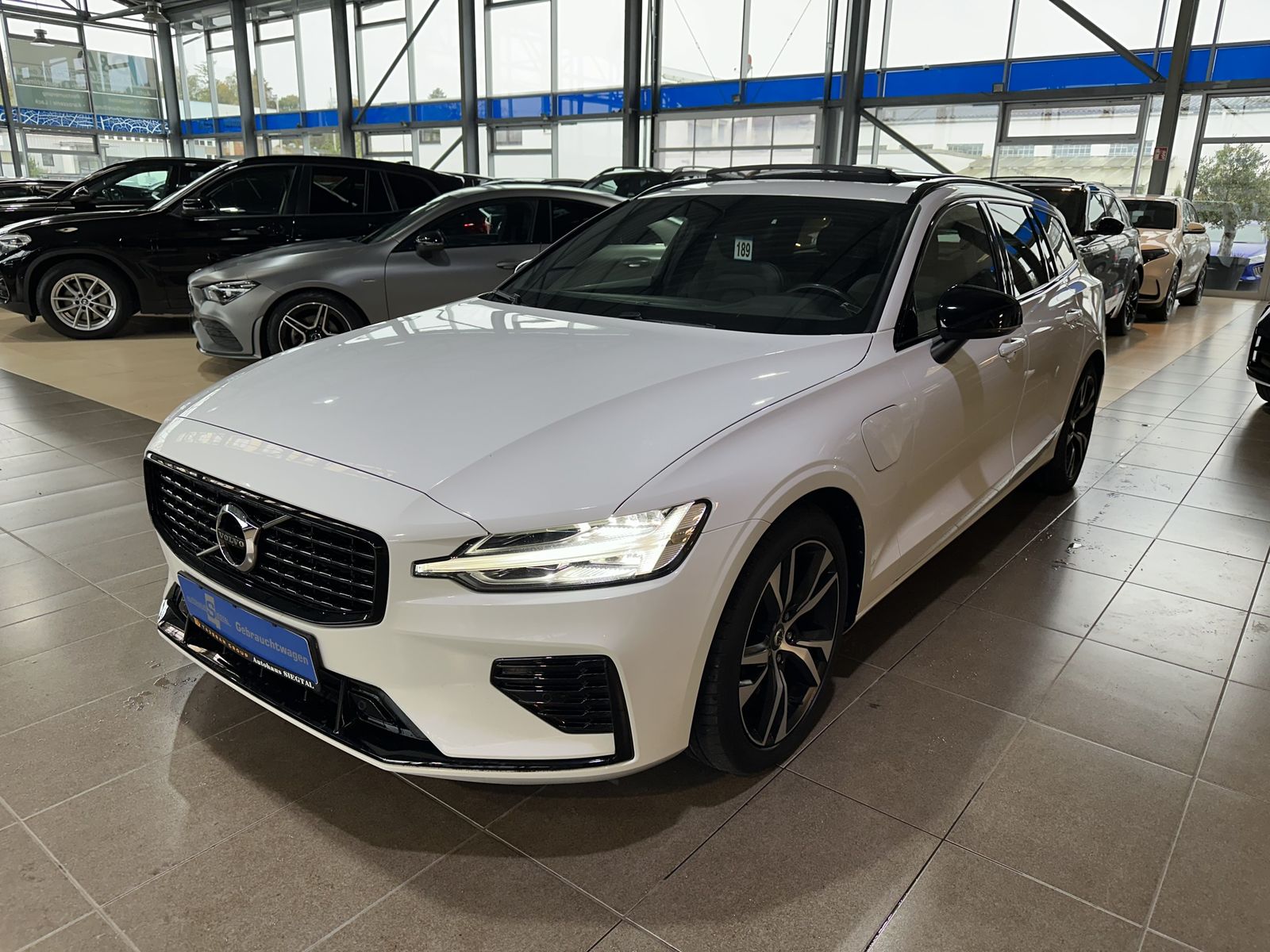 Volvo V60 AWD R Design Leder Pano. Harman Kardon LED foto 1