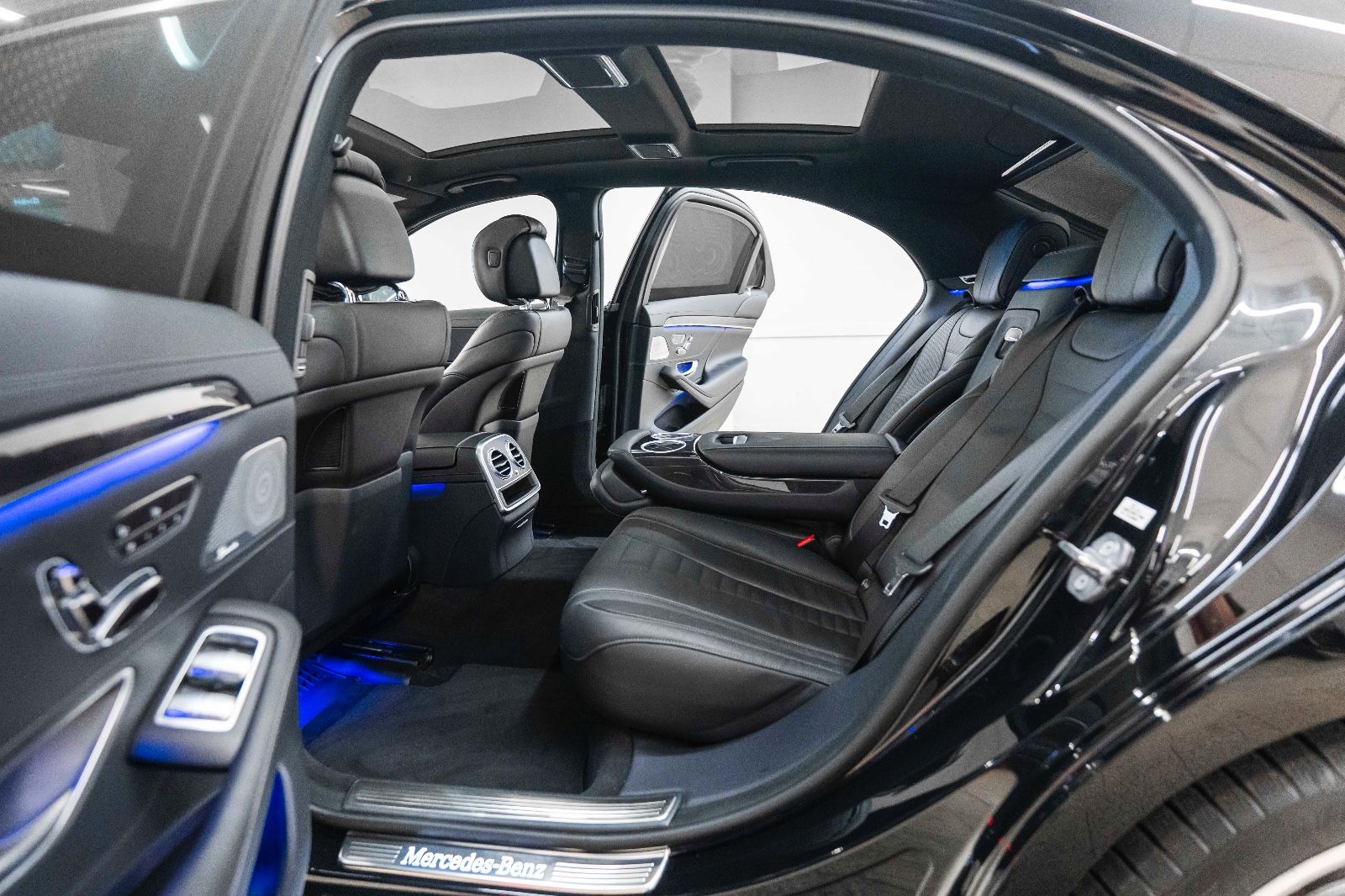 Fahrzeugabbildung Mercedes-Benz S 560 BURMESTER MASSAGE LED HUD 360° LUFT PANO