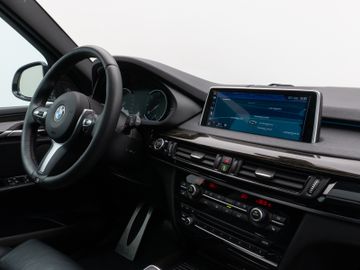 Fahrzeugabbildung BMW X5 xDr 30d M Sport Pano HUD H/K AHK Comfort 20'