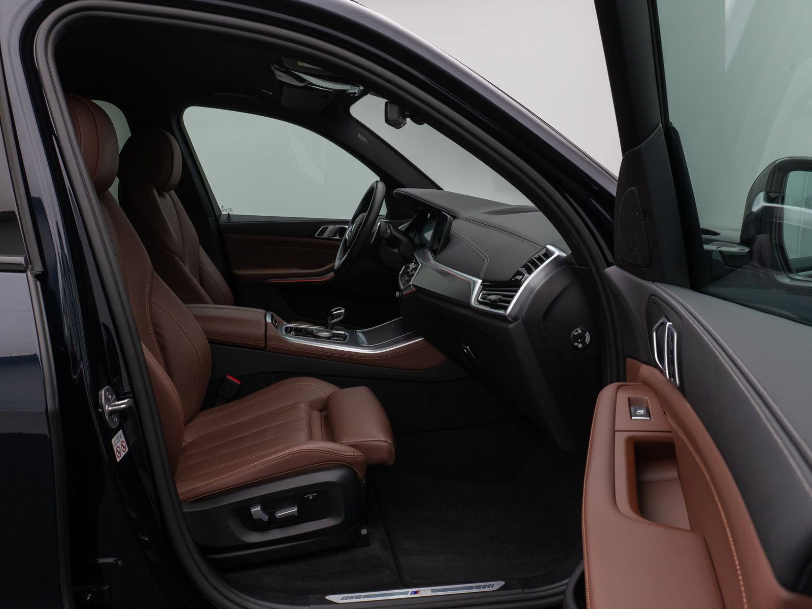 Fahrzeugabbildung BMW X5 xD45e M Sport Kamera Laser HUD DAB HiFi ACC