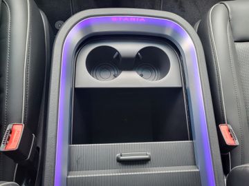 Fahrzeugabbildung Hyundai Staria 2.2 CRDI 4WD AT Signature 7Sitze ISG