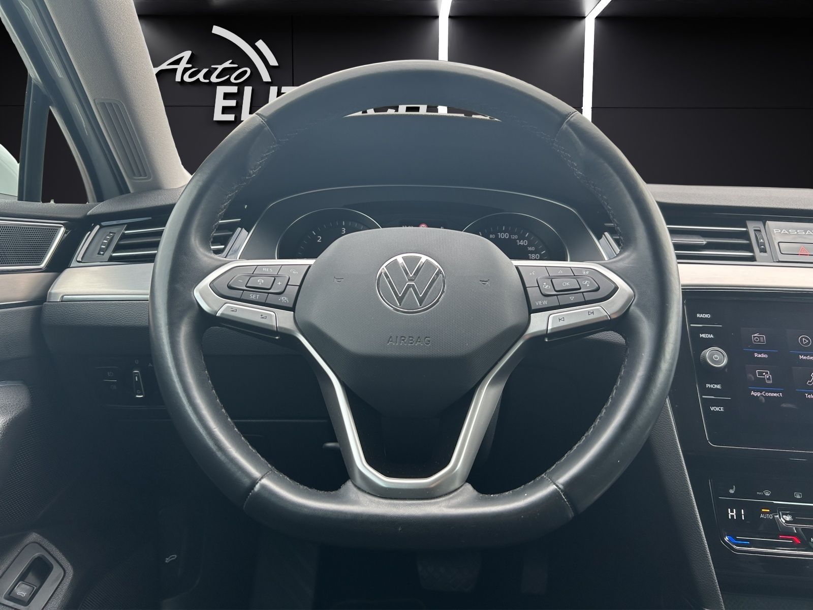 Fahrzeugabbildung Volkswagen Passat Variant Elegance TDI DSG IQ.Light ACC AHK