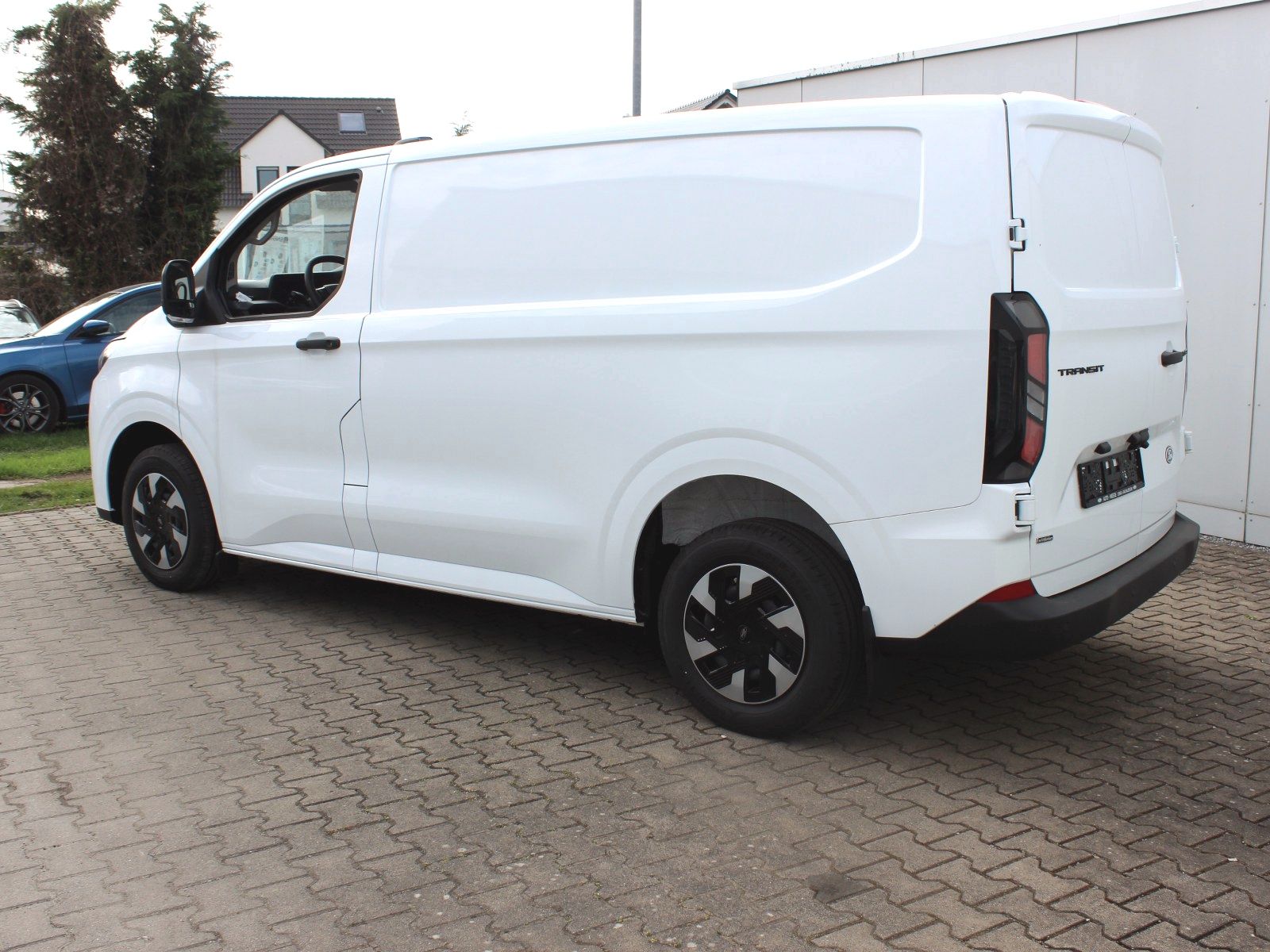 Fahrzeugabbildung Ford Transit Custom 320 L1 Trend FWD Plug-in Hybrid