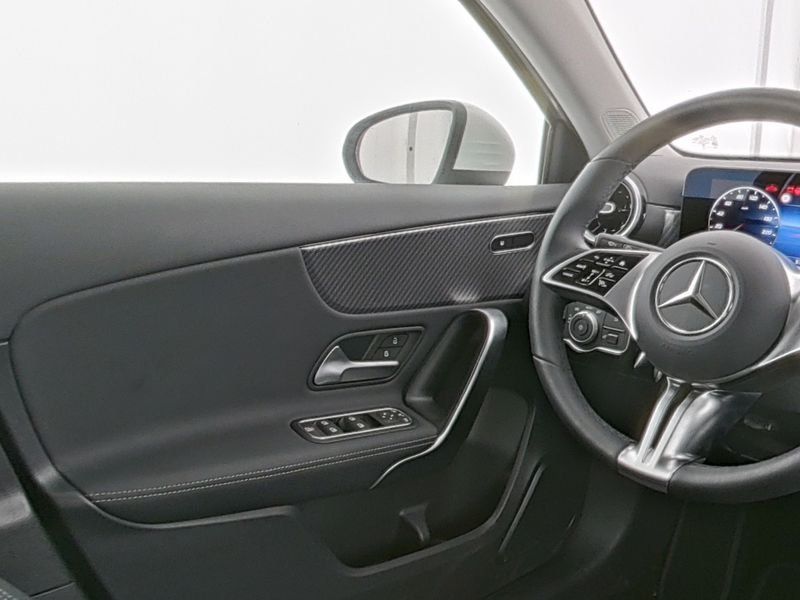 Fahrzeugabbildung Mercedes-Benz A 180 Progressive*LED*KAMERA*SPURHALTE*