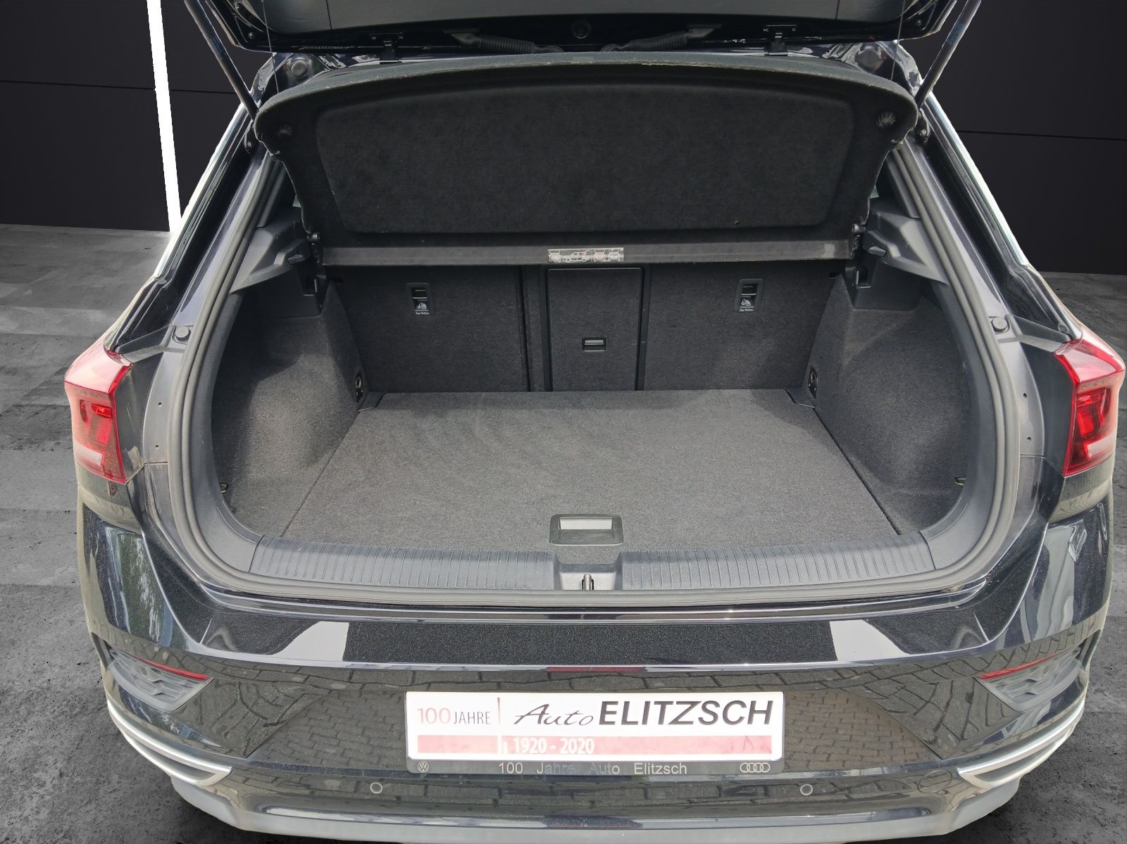 Fahrzeugabbildung Volkswagen T-Roc TSI Sport 4M DSG LED Navi AID ACC RFK SH 1