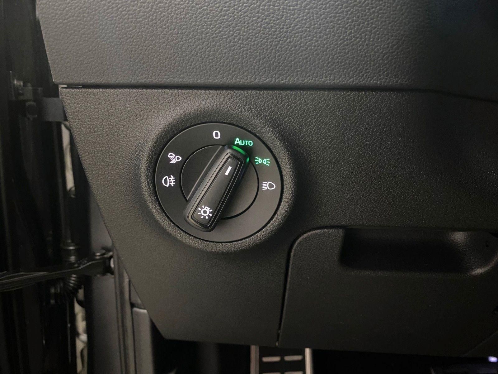 Fahrzeugabbildung SKODA Karoq 1.5 TSI DSG Sportline+MATRIX+2030 GARANTIE