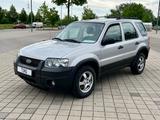 Ford Maverick 2,3 l Highclass - Ford Maverick mit Benzin-Antrieb: Allradantrieb, Geländewagen, Klimaanlage