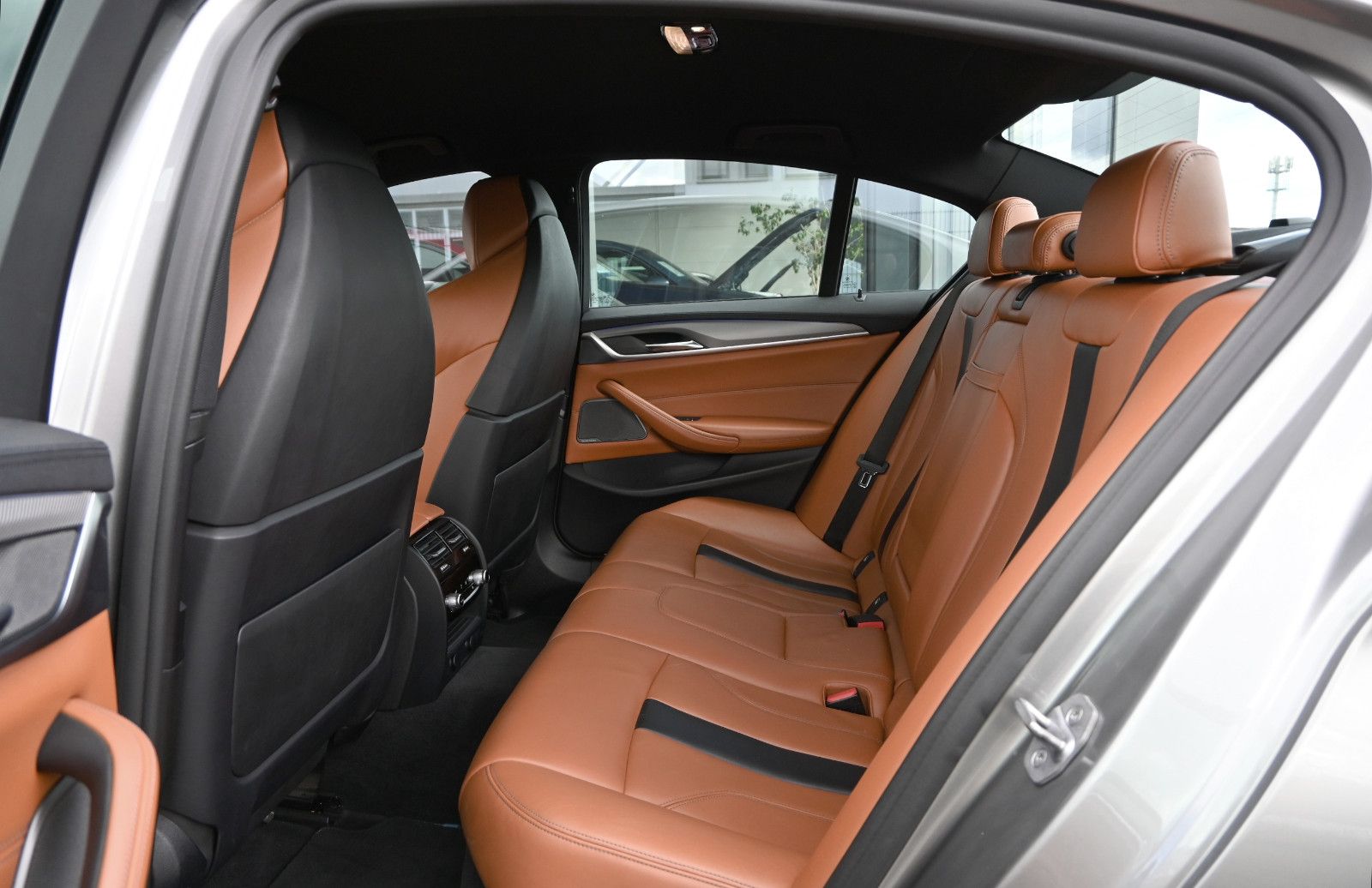 Fahrzeugabbildung BMW M5 xDrive °Driving Assistant Plus°HARMAN°M-SITZ°