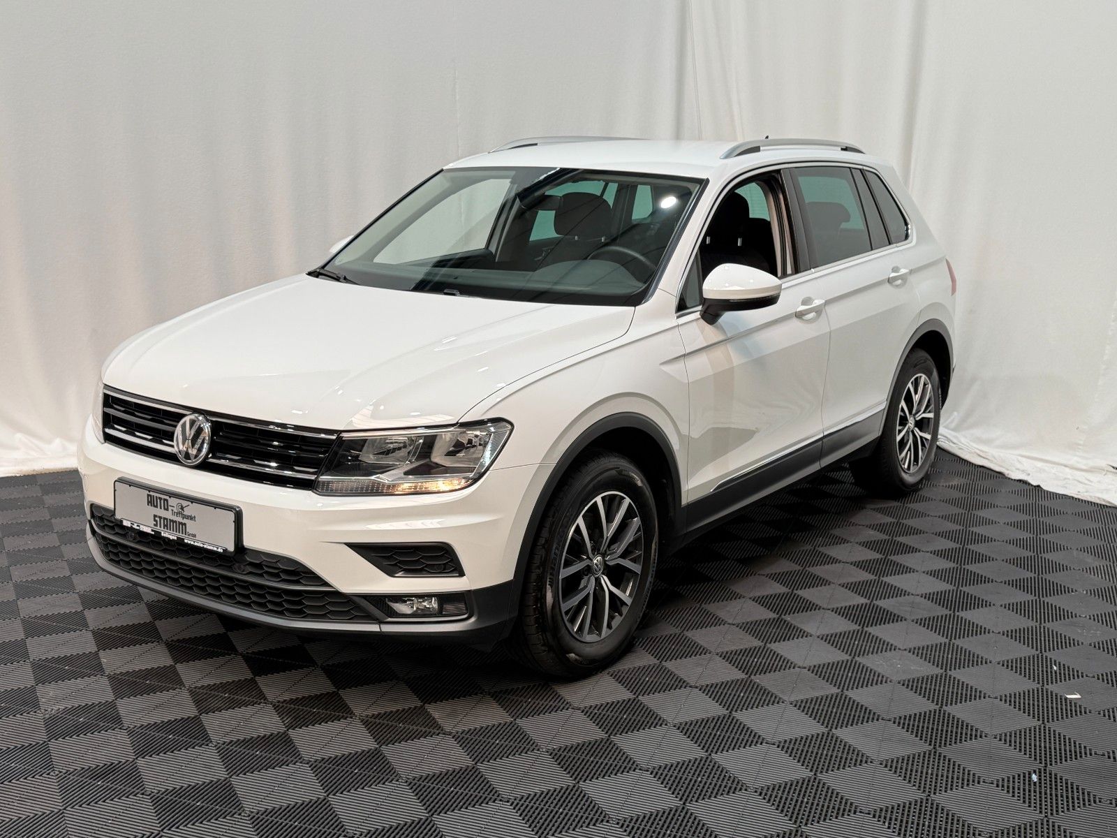 Fahrzeugabbildung Volkswagen Tiguan Comfortline DSG-4Motion-Full Link