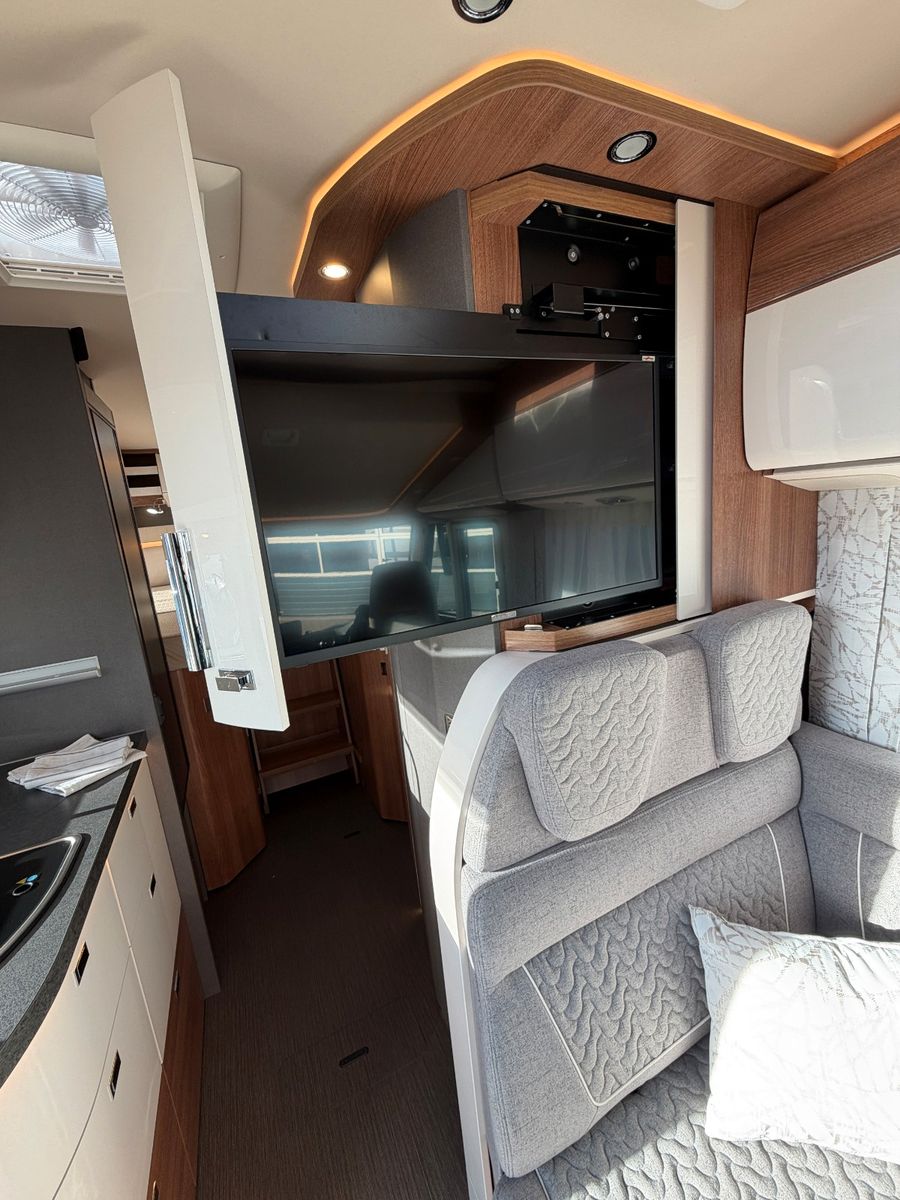 Fahrzeugabbildung Carthago C2-tourer I 143 KB-LE comfort Mercedes
