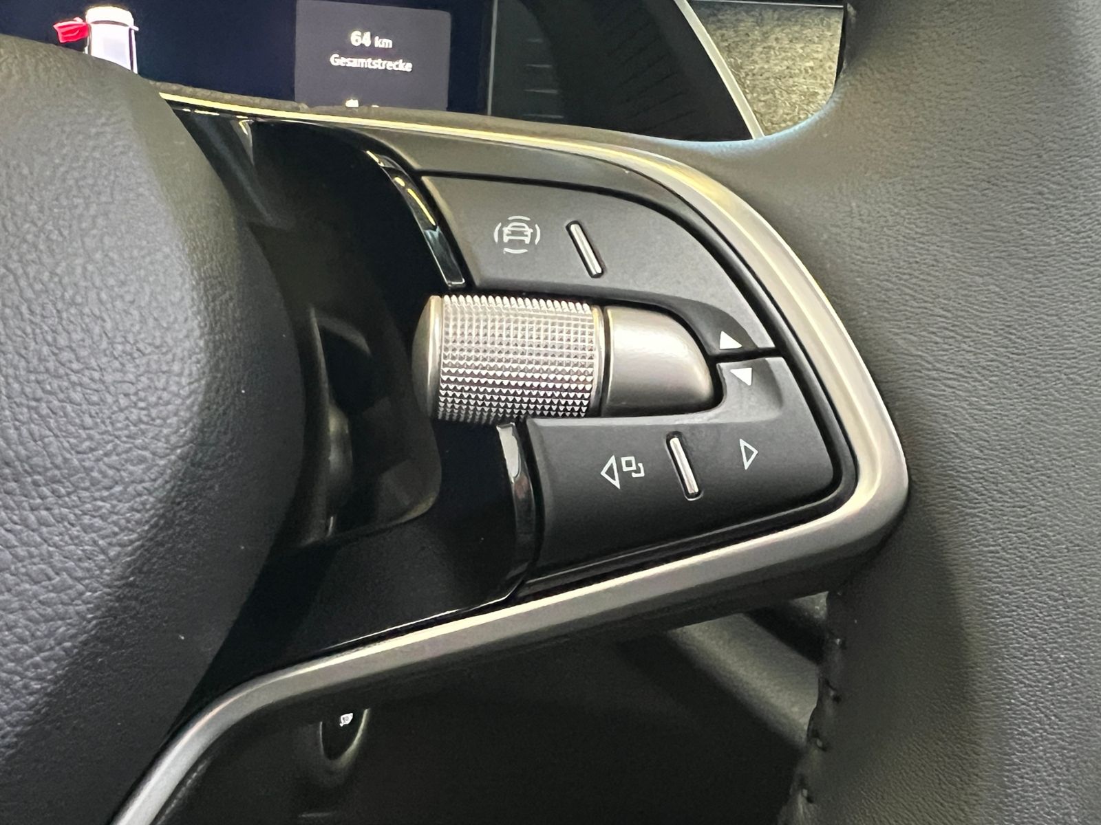 Fahrzeugabbildung SKODA Octavia Combi TOUR 2.0 TDI DSG *AHK, Travel Assi