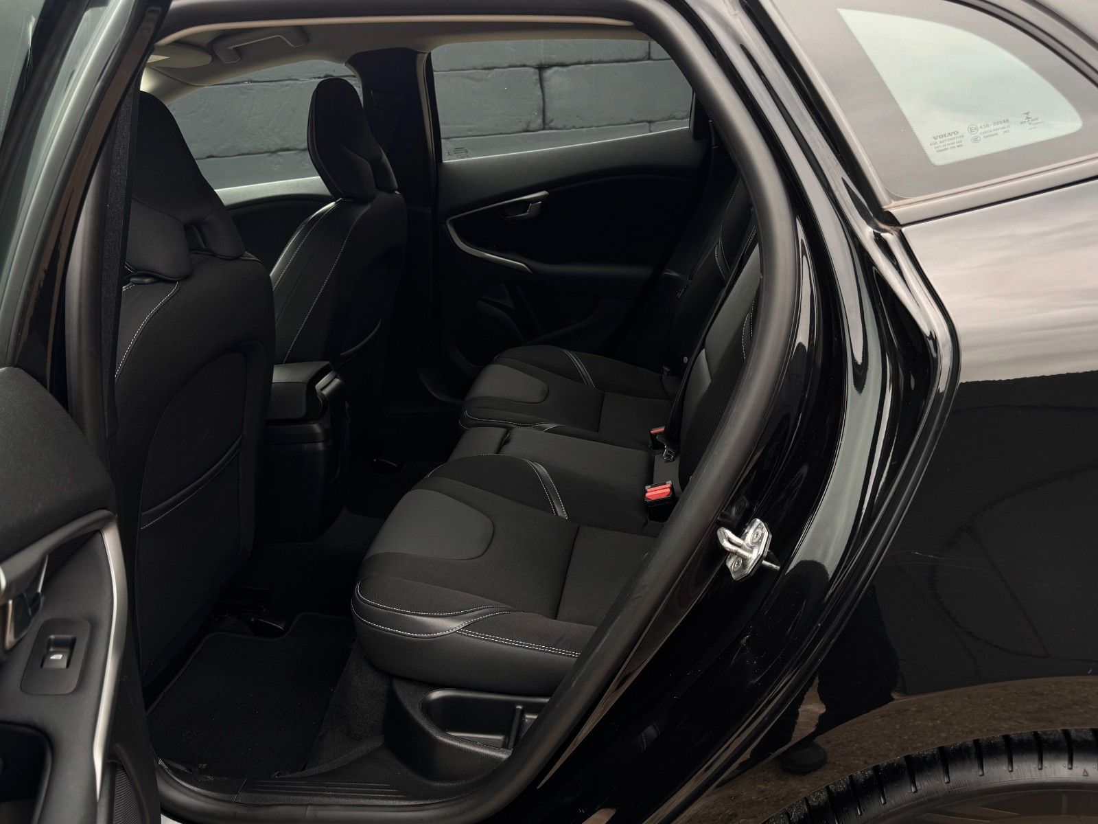 Fahrzeugabbildung Volvo V40 1.5 112kw/152ps Autom. Kam Temp Navi Sensus