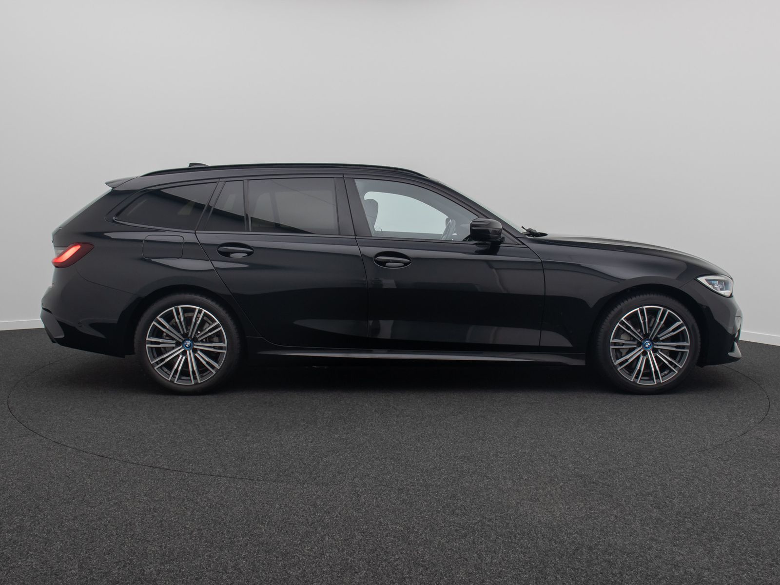 Fahrzeugabbildung BMW 330e M Sport Kamera HUD DAB Laser HiFi Alarm 18"