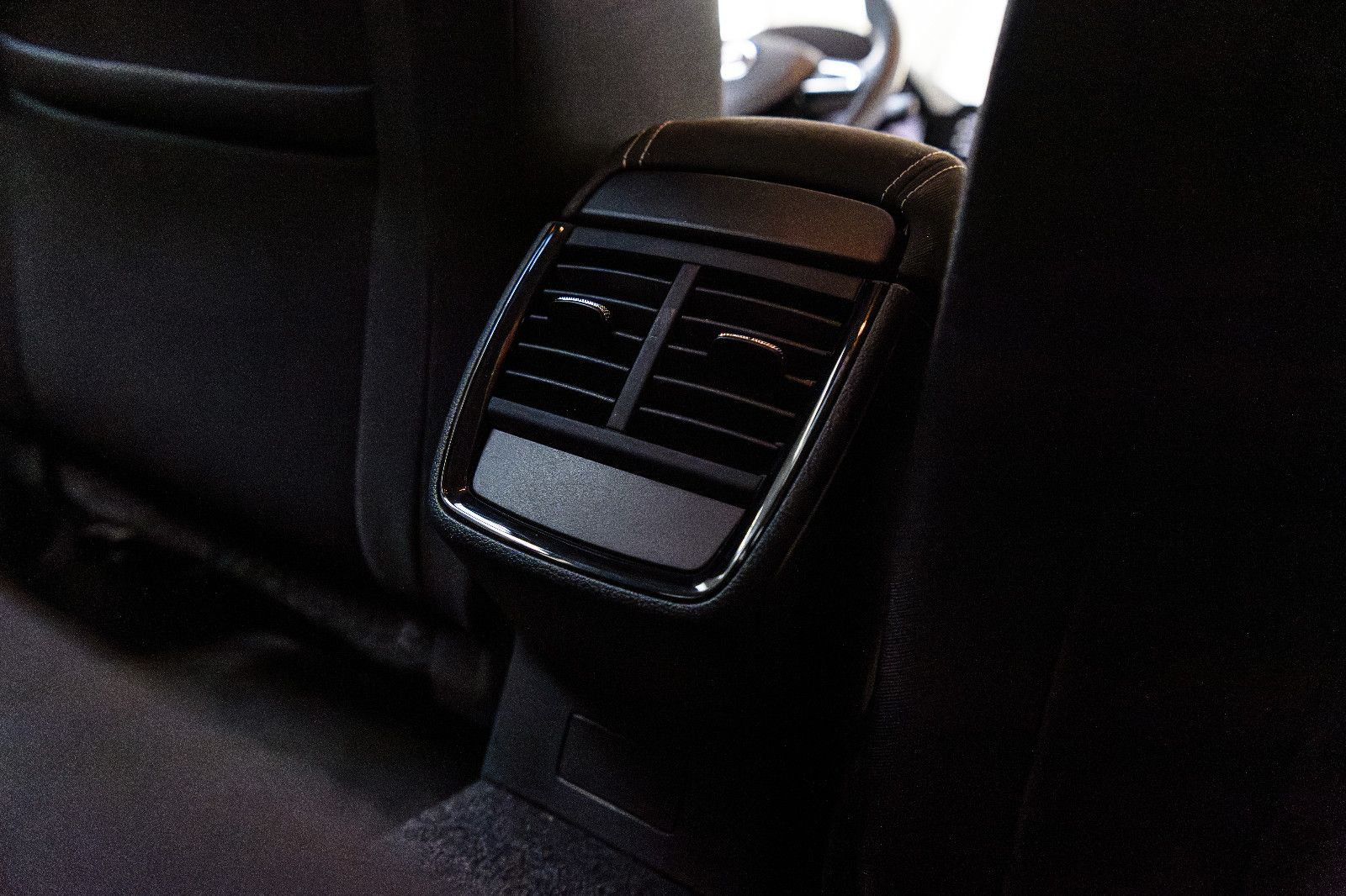 Fahrzeugabbildung SKODA Kamiq Ambition 1.0 DSG LED+AHK+SHZ+GRA