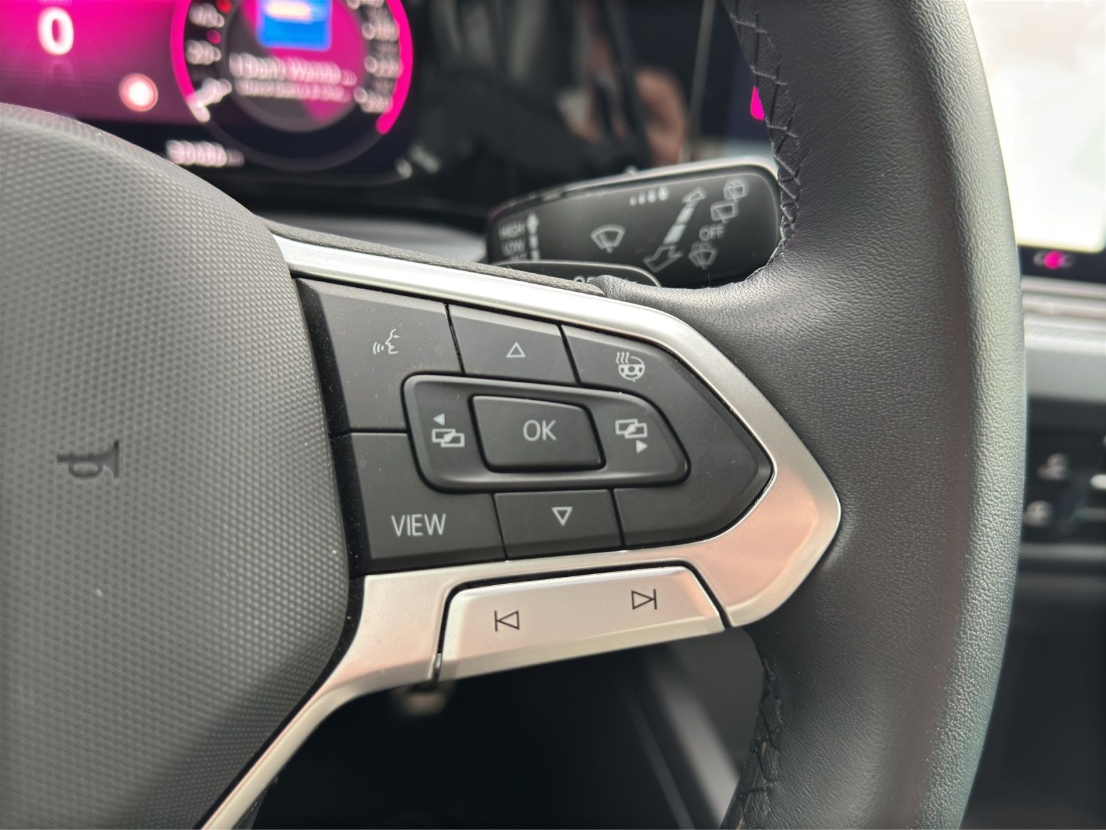 Fahrzeugabbildung Volkswagen Golf VIII Variant eTSI Active DSG NAVI AppConnec