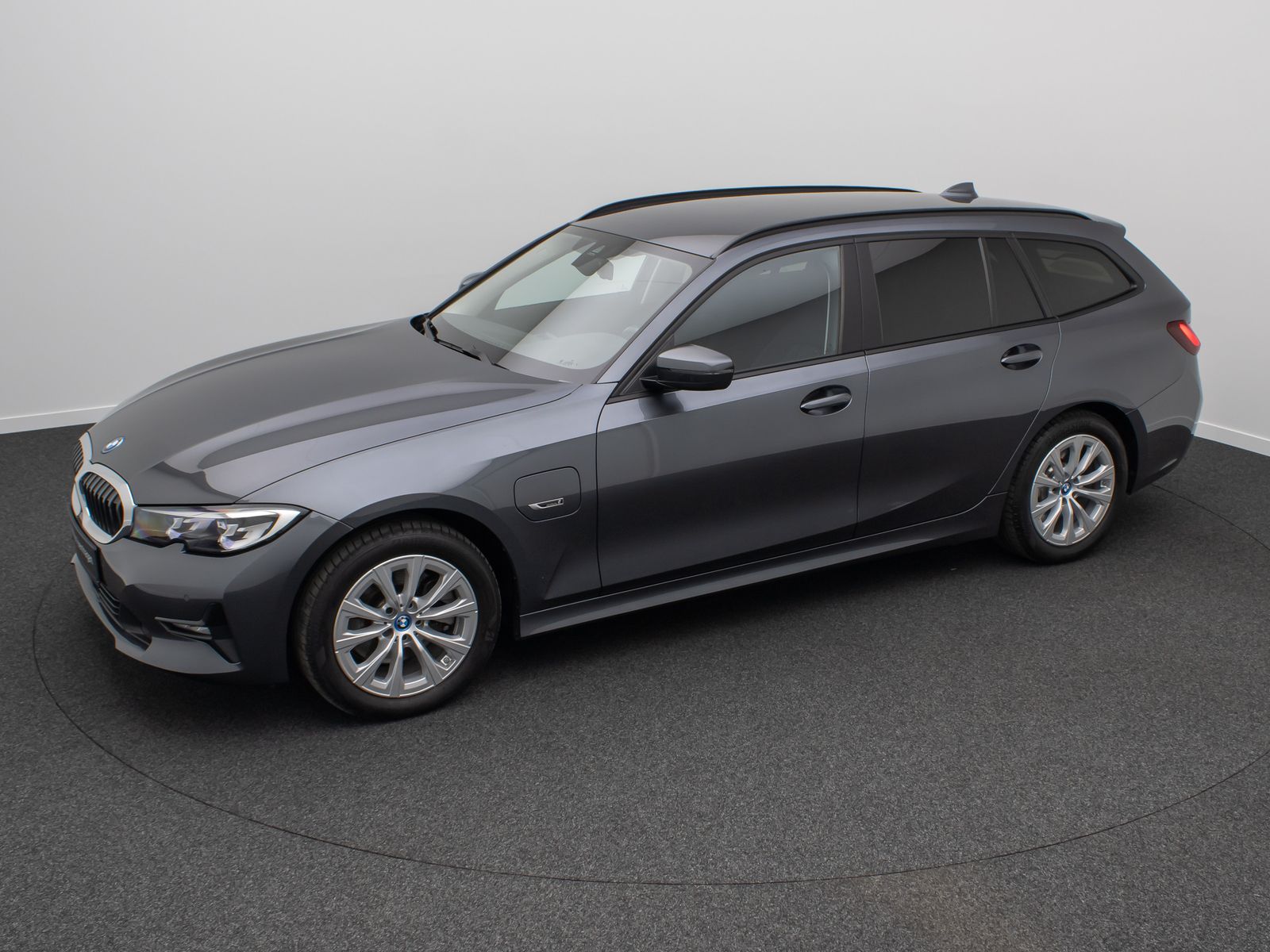 Fahrzeugabbildung BMW 320e DAB CockPitPro Lordos PDC Stop&Go Alarm LED