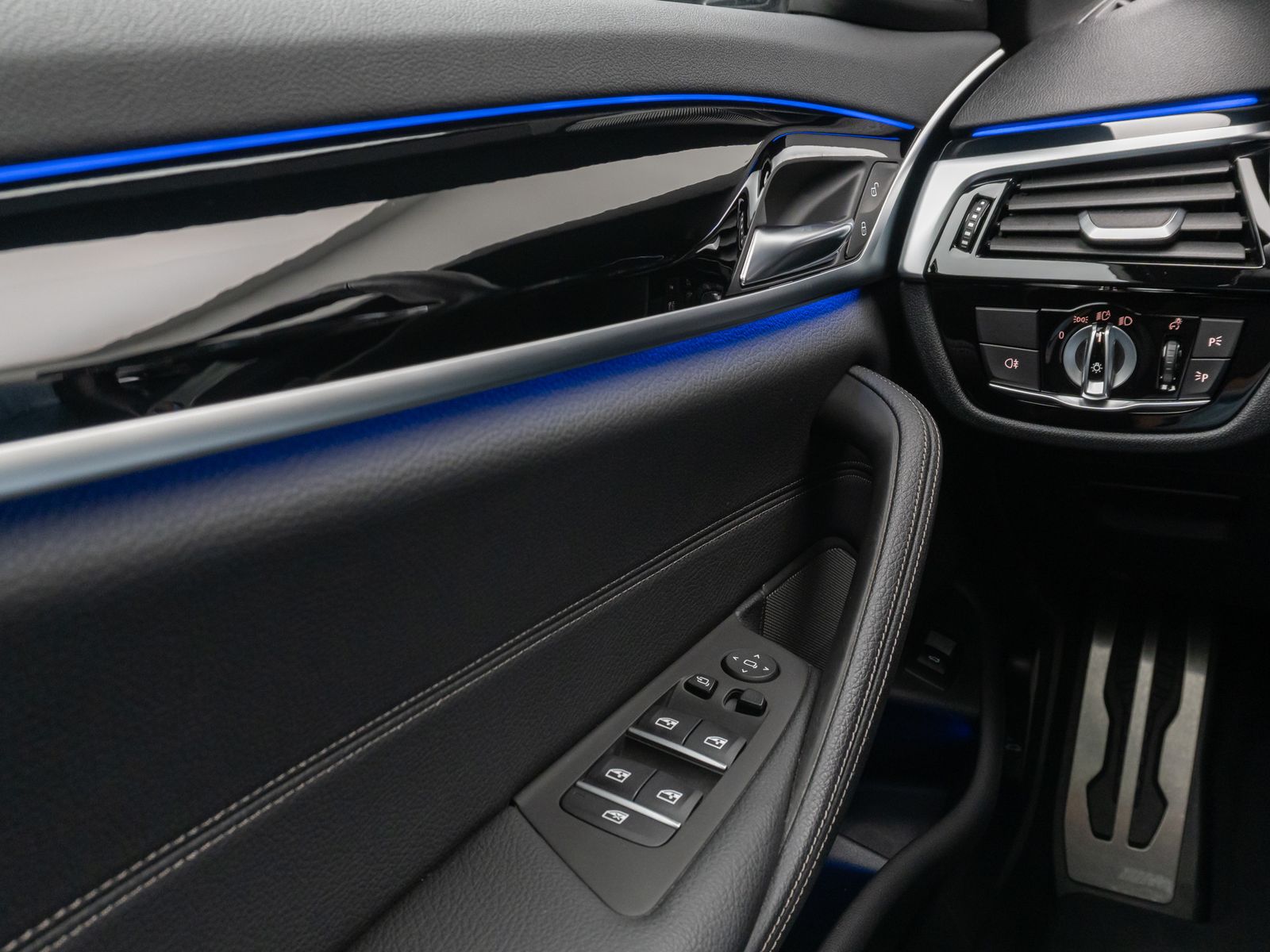 Fahrzeugabbildung BMW 540d xD M Sport Panoram Kamera Laser HUD DAB H/K