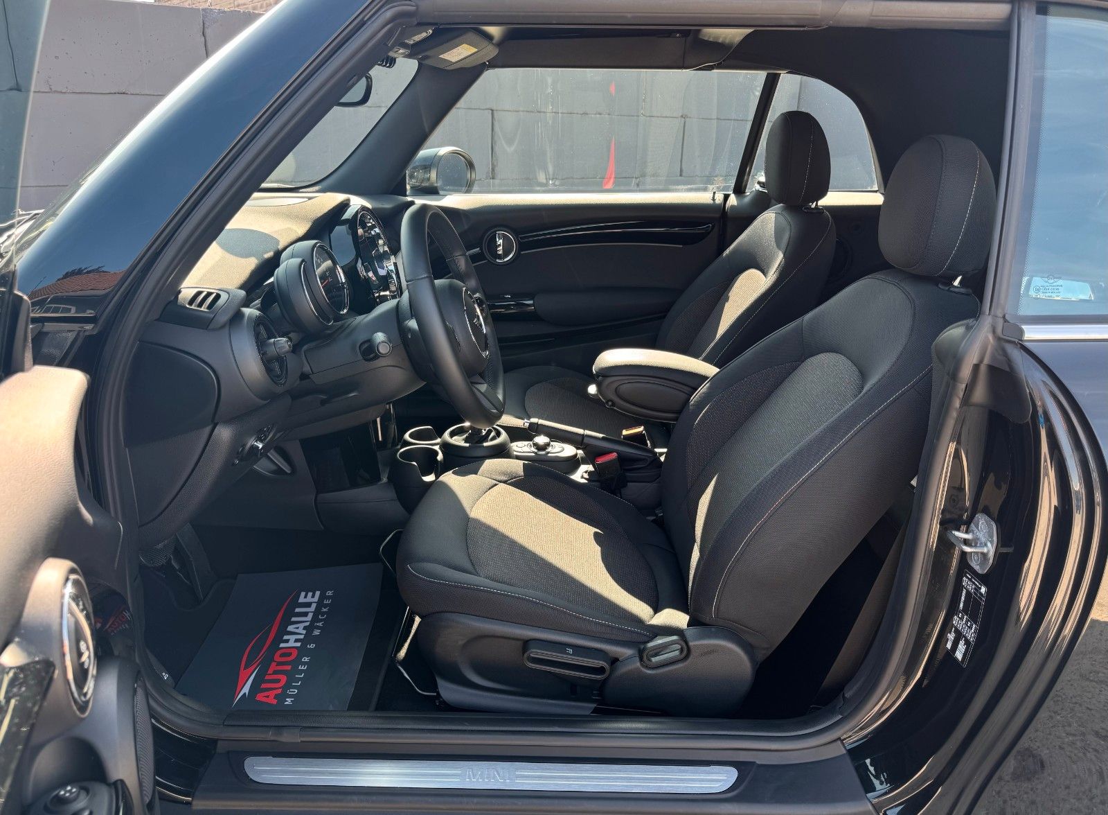 Fahrzeugabbildung MINI Cooper Cabrio Autom. Essential Trim Temp PDC SHZ