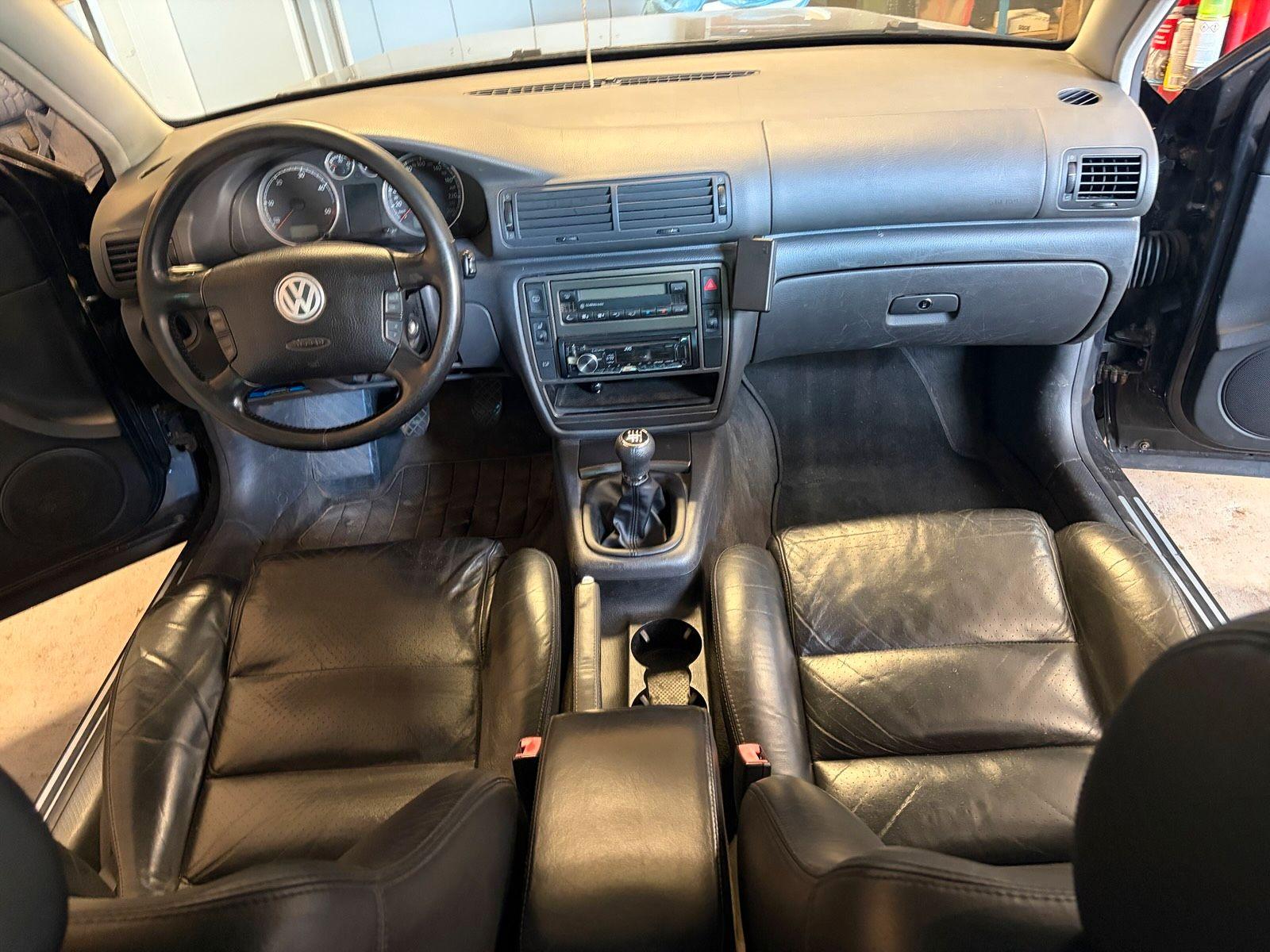 Volkswagen Passat 2004 — photo 10