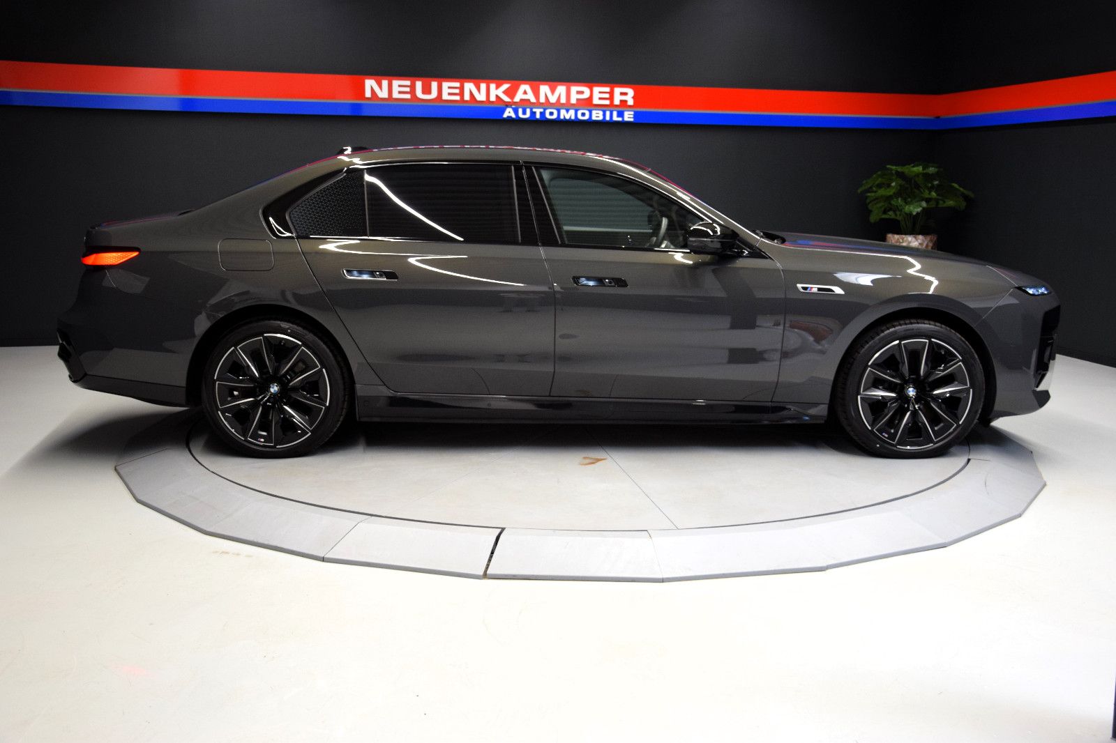 Fahrzeugabbildung BMW i7 xDrive M70 Performance TV Pano ACC B&W Stndhz